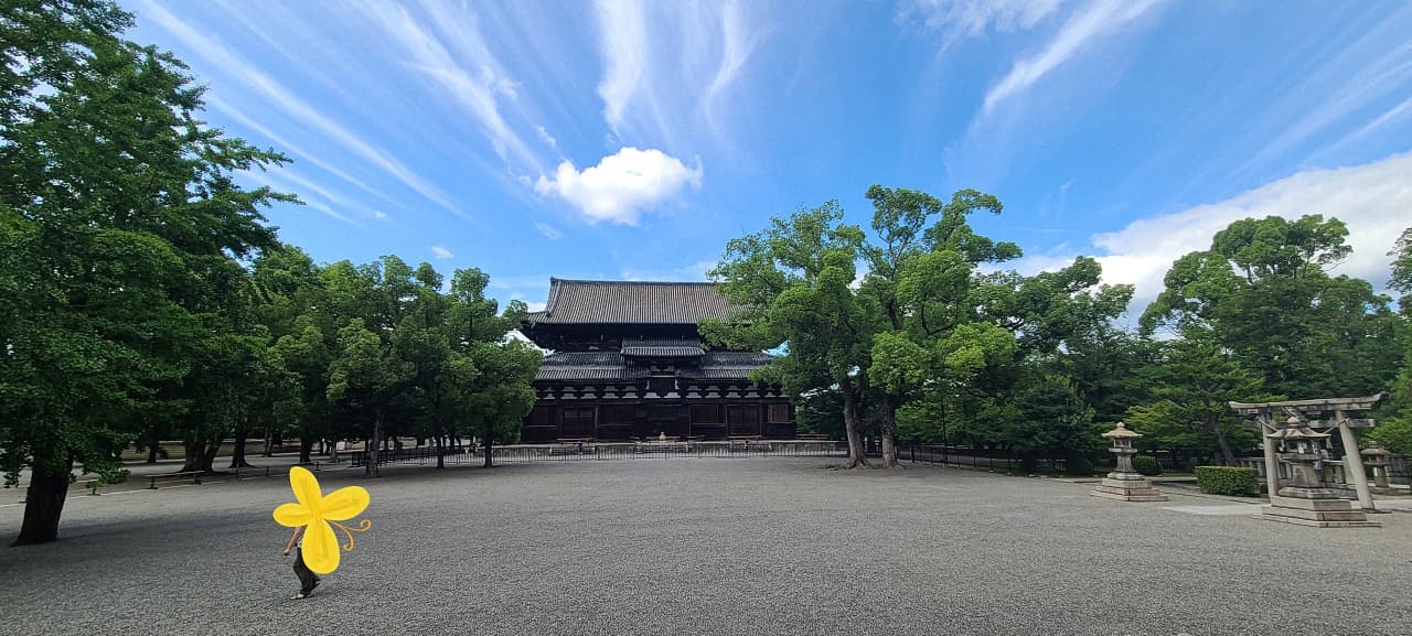 東寺境内