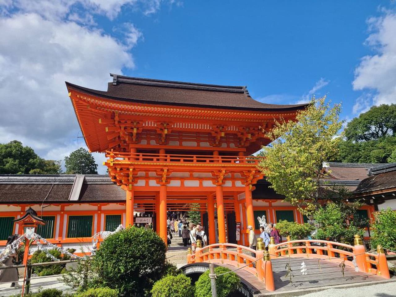 春には桜でピンクに染まる下鴨神社