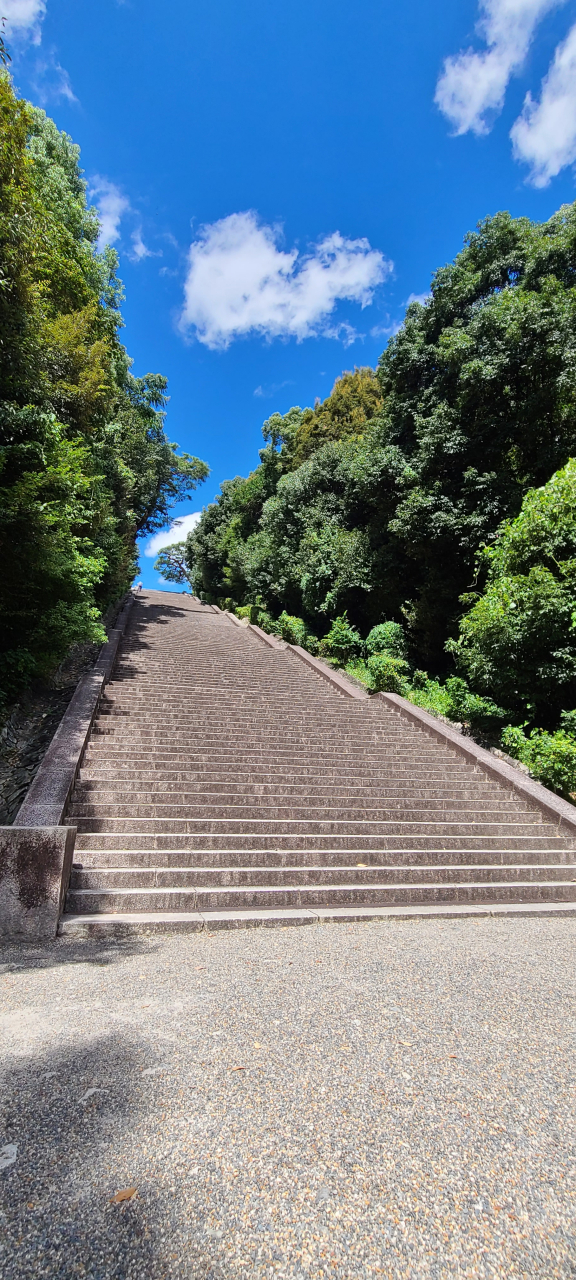 明治天皇陵への階段