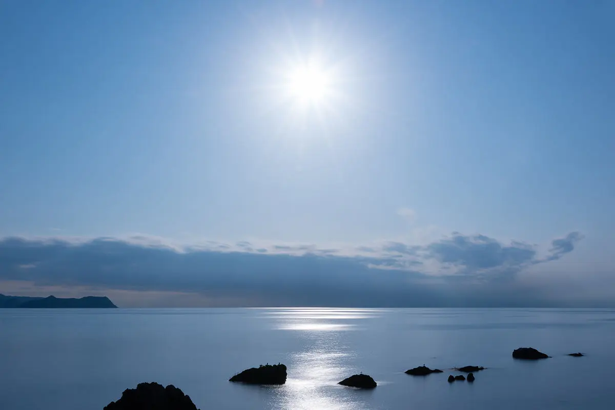 海と空の青のコントラストが美しい